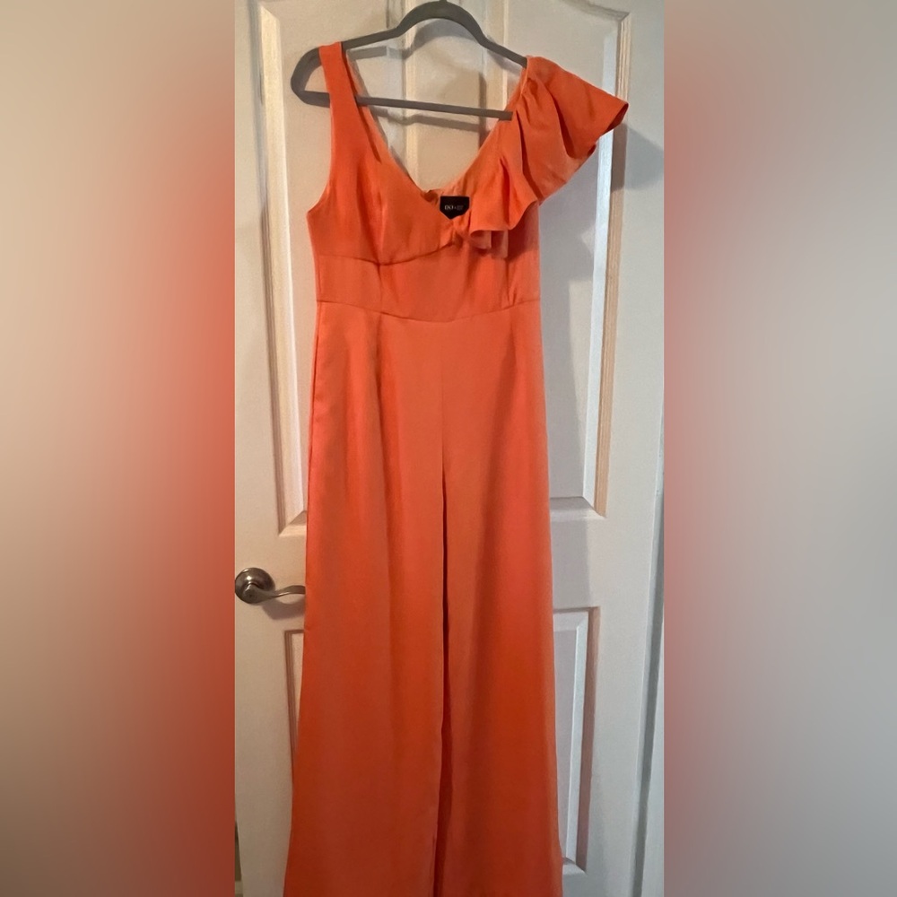 π 4 for $40 π DO+BE Orange Ruffle Jumpsuit - Picture 4 of 10